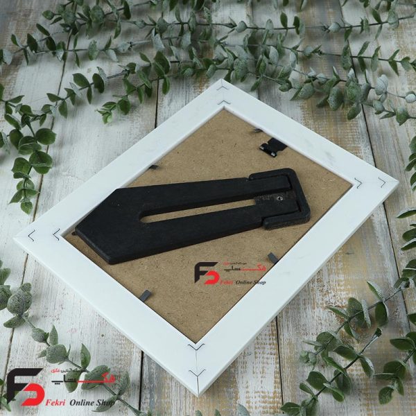 قاب عکس 18*13 کد 330با نمای سه سانت و حال دار با رنگ سفید